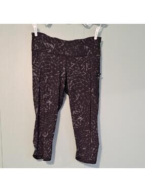 Lululemon Geometric Black Capri Size 6